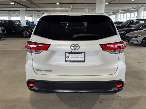 Used 2019 Toyota Highlander LE FWD image 7
