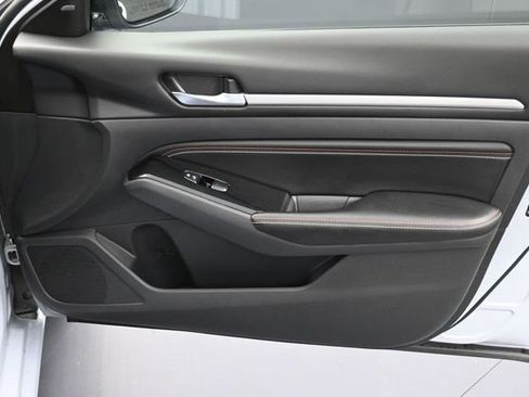 Used 2023 Nissan Altima 2.5 SR w/ SR Premium Package FWD image 34