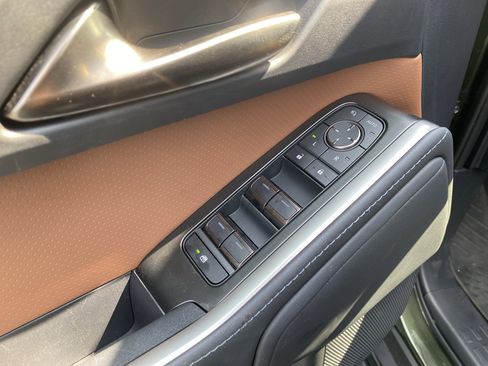 Used 2025 Lexus GX 550 w/ Accessory Package (2T) AWD/4WD image 24