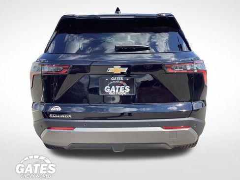 Used 2026 Chevrolet Equinox LT FWD image 8
