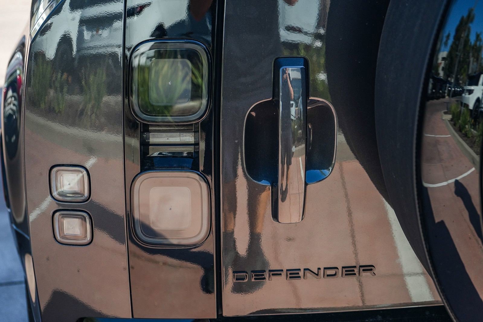 New 2026 Land Rover Defender 130 V8 AWD/4WD image 7