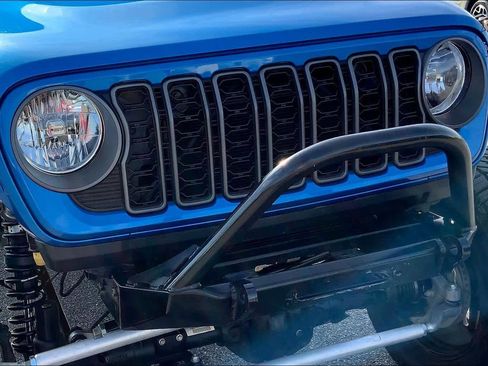 Used 2025 Jeep Gladiator Sport image 29