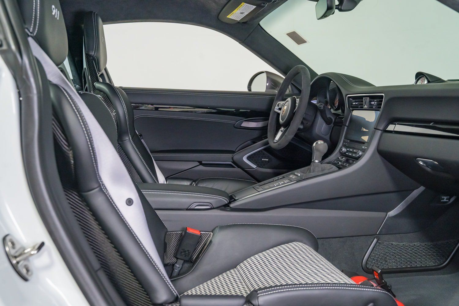 Used 2018 Porsche 911 Carrera T w/ Carrera T Interior Package RWD image 26