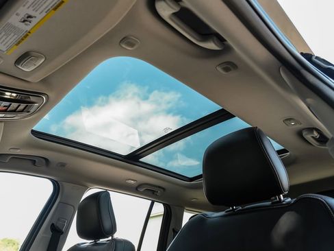 Used 2022 Jeep Grand Cherokee Limited image 5