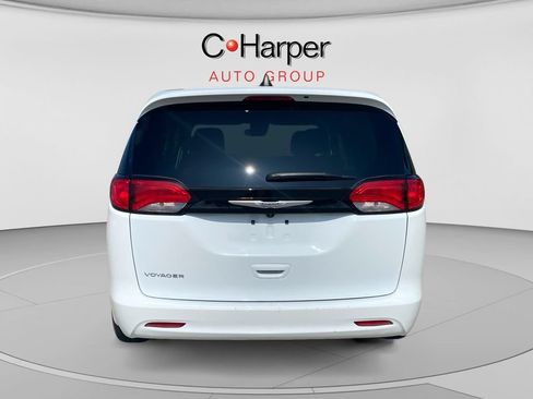 Used 2023 Chrysler Voyager LX FWD image 4