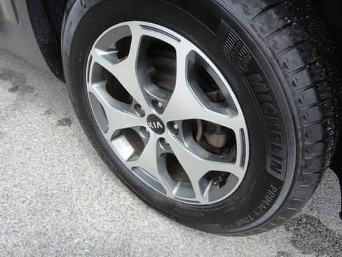 Used 2020 Kia Telluride EX image 19