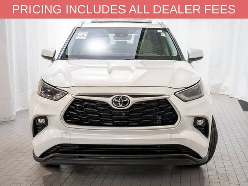 Used 2023 Toyota Highlander XLE FWD image 2