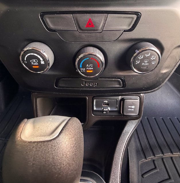 Used 2020 Jeep Renegade Sport FWD image 28