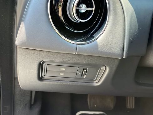 Used 2019 Jaguar XJ AWD image 10
