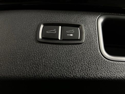 Used 2024 Porsche Macan w/ Premium Plus Package image 29