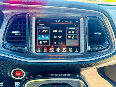 Used 2016 Dodge Challenger SRT w/ Technology Group image 33