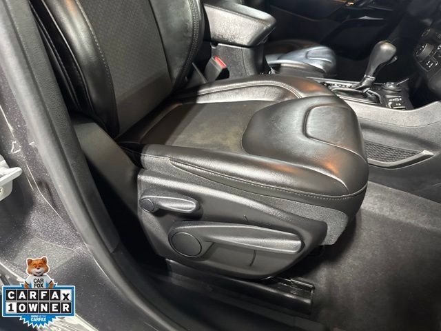 Used 2019 Jeep Cherokee Latitude Plus AWD/4WD image 47