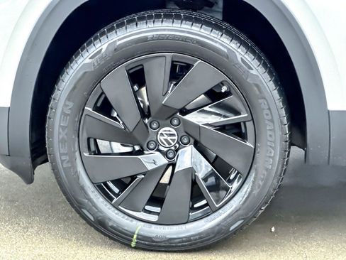 New 2026 Volkswagen Atlas SE image 25