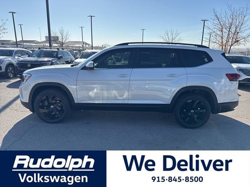 New 2026 Volkswagen Atlas SE FWD image 2