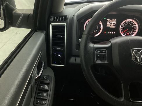 Used 2020 RAM 1500 Classic SLT image 31