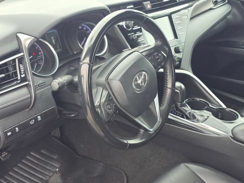 Used 2019 Toyota Camry SE FWD image 12