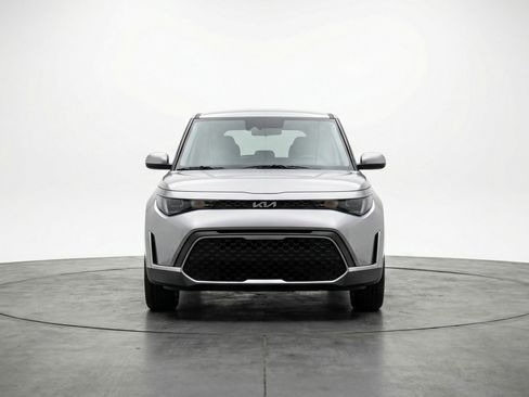 Used 2025 Kia Soul LX w/ LX Technology Package image 2