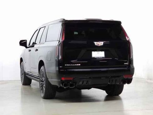 Used 2024 Cadillac Escalade ESV V w/ Heavy-Duty Trailer Package image 3