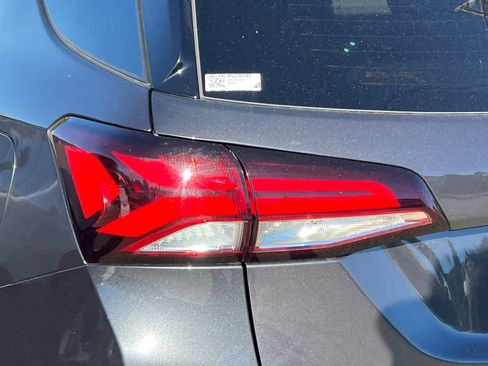 Used 2022 Chevrolet Equinox RS w/ Infotainment Package FWD image 15