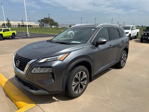 Used 2023 Nissan Rogue SV w/ SV Premium B Package FWD image 2