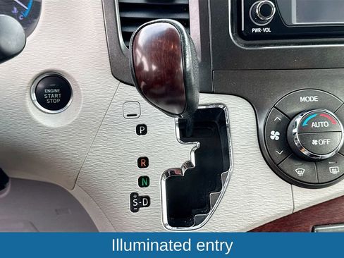 Used 2014 Toyota Sienna XLE image 20