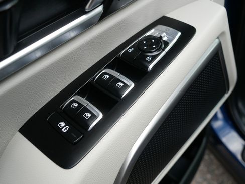 Used 2024 Kia Telluride EX w/ EX Captain's Chair Package AWD/4WD image 19
