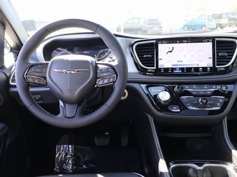 New 2026 Chrysler Pacifica Limited w/ S Appearance Package FWD image 18
