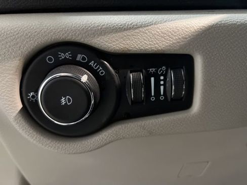 Used 2022 Chrysler Pacifica Touring-L image 24