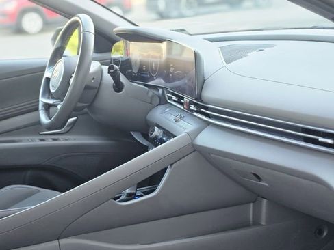 Used 2025 Hyundai Elantra SEL FWD image 13