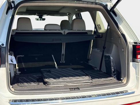 Certified 2024 Volkswagen Atlas SEL Premium R-Line AWD/4WD image 11