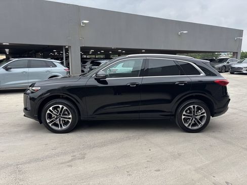 Certified 2025 Audi Q5 Premium w/ Convenience Package AWD/4WD image 9