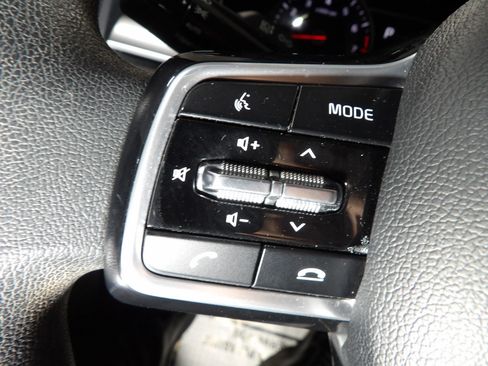 Used 2023 Kia Sorento LX FWD image 25