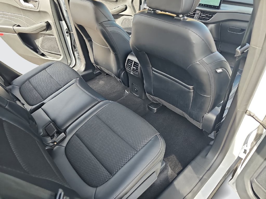 Used 2025 Ford Escape SE FWD image 12