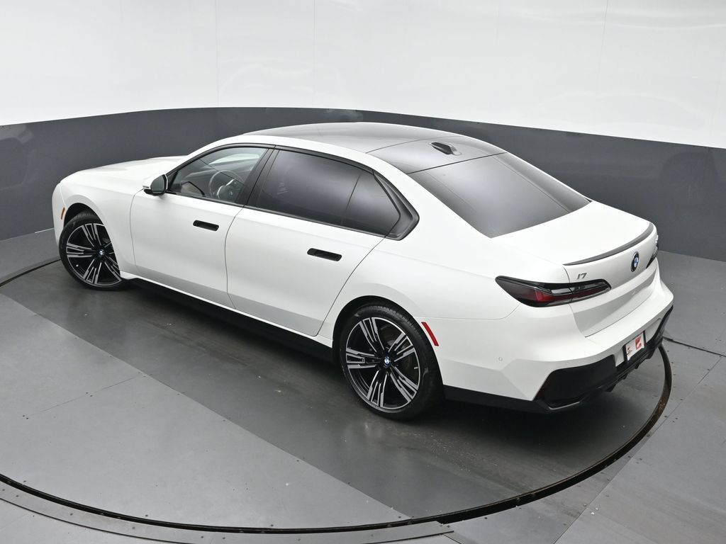 Used 2023 BMW i7 xDrive60 AWD/4WD image 36