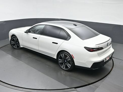 Used 2023 BMW i7 xDrive60 AWD/4WD image 36
