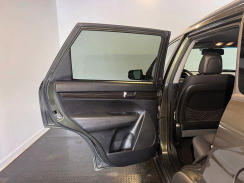 Used 2011 Kia Sorento 2WD w/ Convenience Pkg image 21