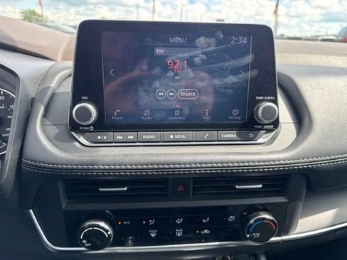 Used 2023 Nissan Rogue S FWD image 36