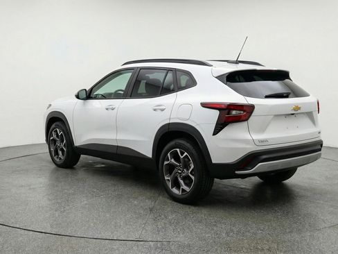 Used 2025 Chevrolet Trax LT image 6
