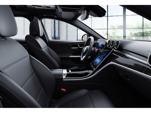 Certified 2022 Mercedes-Benz C 300 4MATIC Sedan image 4