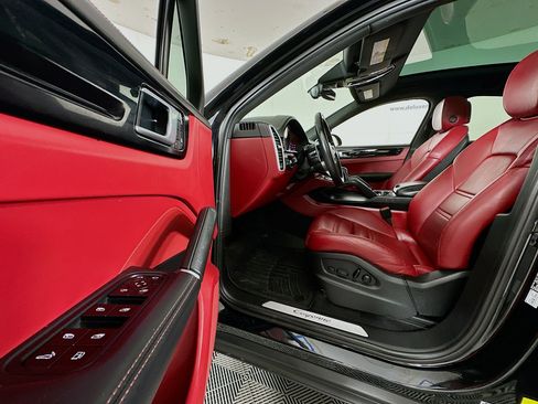 Used 2022 Porsche Cayenne E-Hybrid Coupe image 21