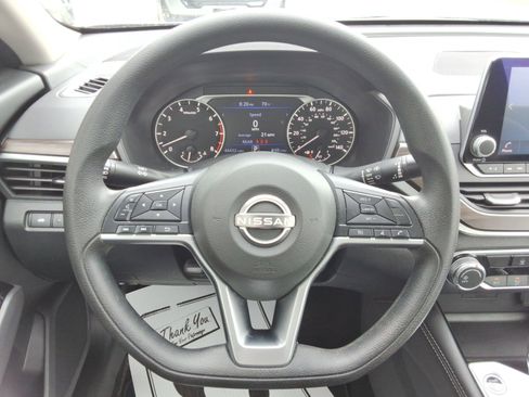 Used 2023 Nissan Altima 2.5 SV AWD/4WD image 11