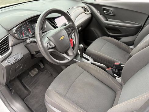 Certified 2022 Chevrolet Trax LS w/ Tint and Cruise Package FWD image 19