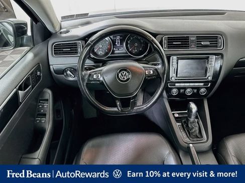 Used 2017 Volkswagen Jetta SEL FWD image 29