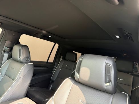 Used 2025 Cadillac Escalade ESV Premium Luxury RWD image 8