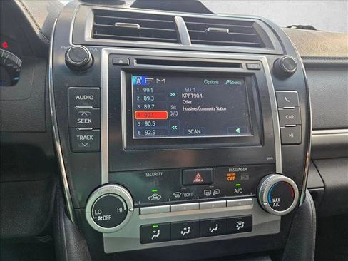 Used 2013 Toyota Camry SE image 11