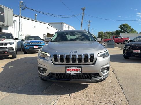 Used 2021 Jeep Cherokee Latitude Plus w/ Mopar Interior Package AWD/4WD image 3