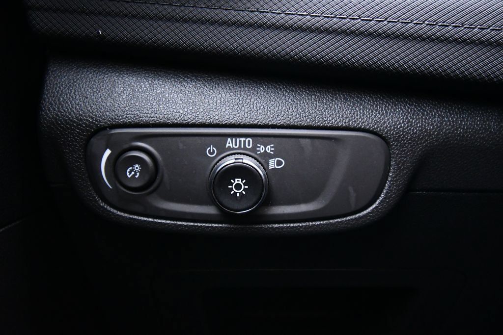 Used 2025 Chevrolet TrailBlazer LT AWD/4WD image 19