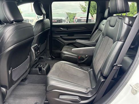 Used 2023 Jeep Grand Cherokee L Altitude AWD/4WD image 8
