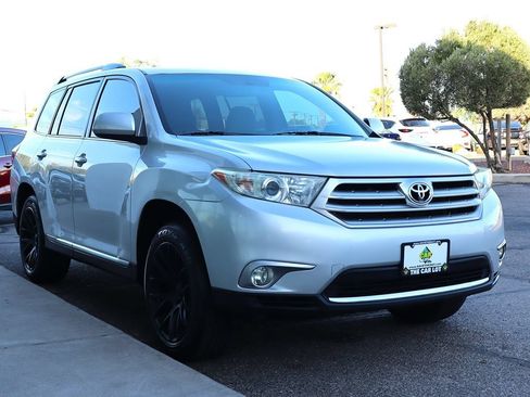 Used 2013 Toyota Highlander Plus FWD image 14