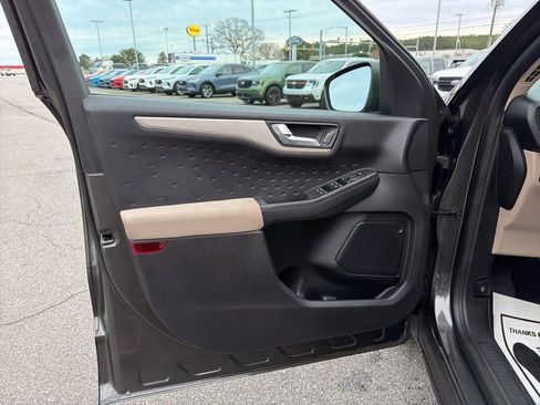 Certified 2020 Ford Escape SE image 12